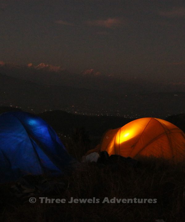 Mountain background hataune Tent matra