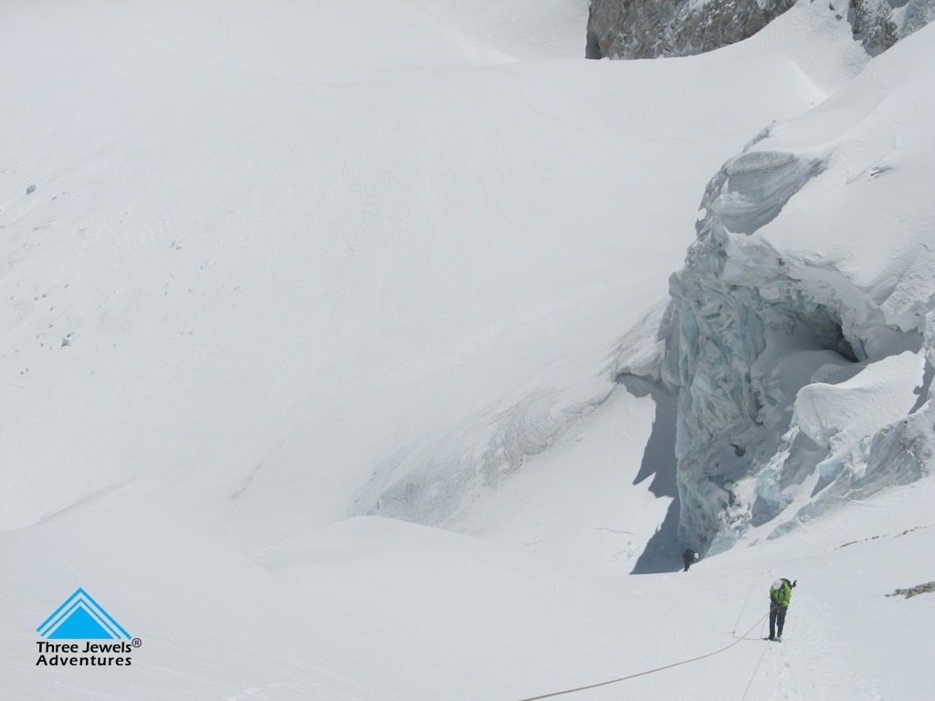 larkya-peak-climbing